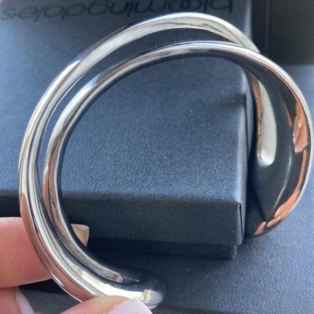 Bangle Bracelet from Colombia 🇨🇴  Modern style.